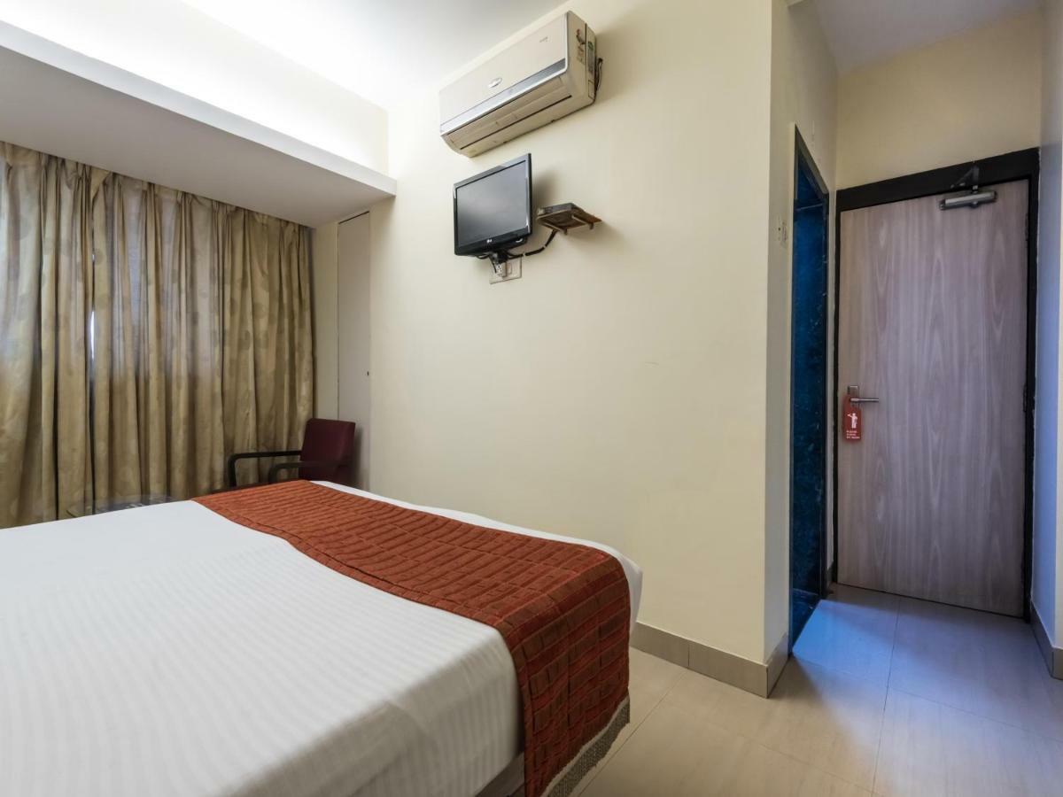 Oyo 3287 Hotel Mansarovar Nova Bombaim Exterior foto